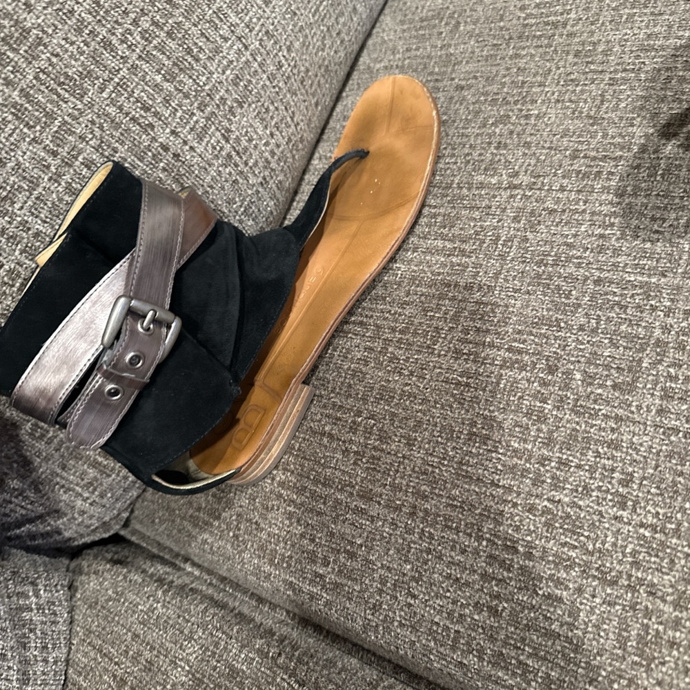 Black suede sandals. - Picture 3 of 8